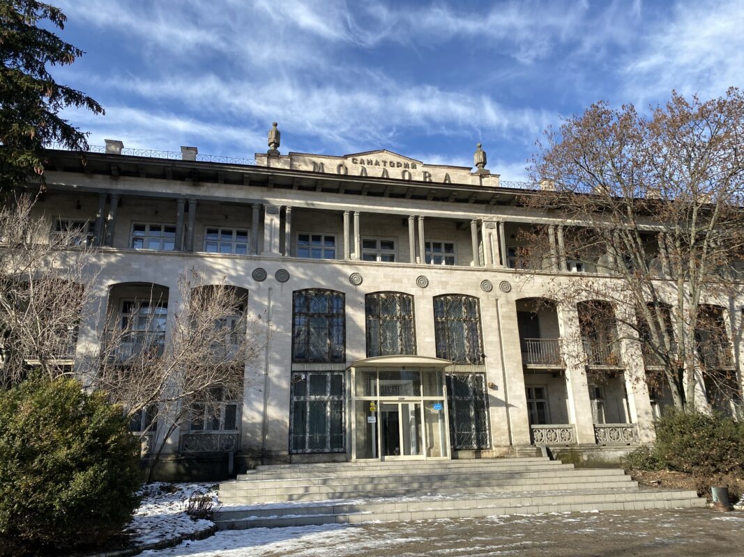 Republica Moldova obține o decizie definitivă privind dreptul de proprietate asupra Sanatoriului „Moldova” din Odesa